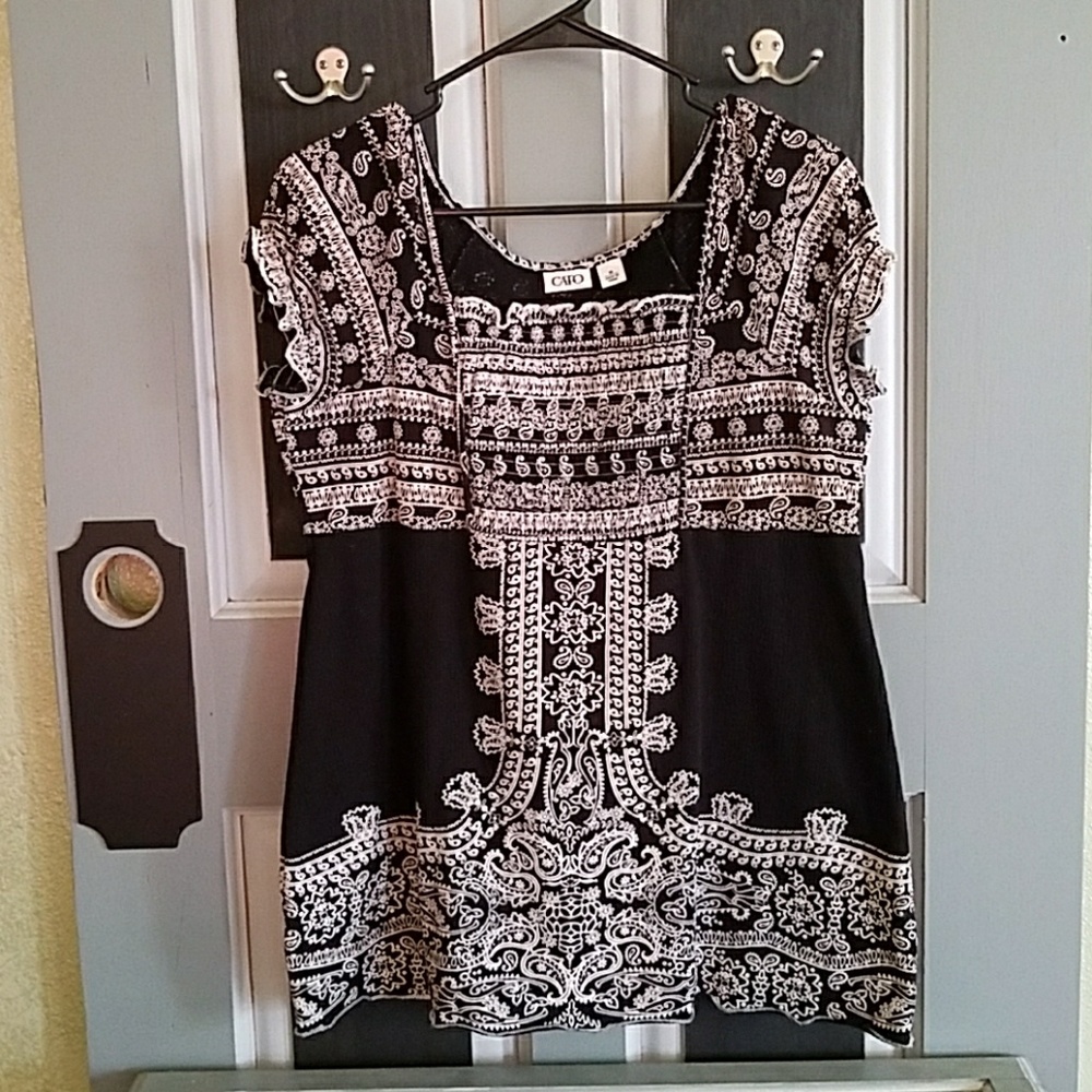Black &White top